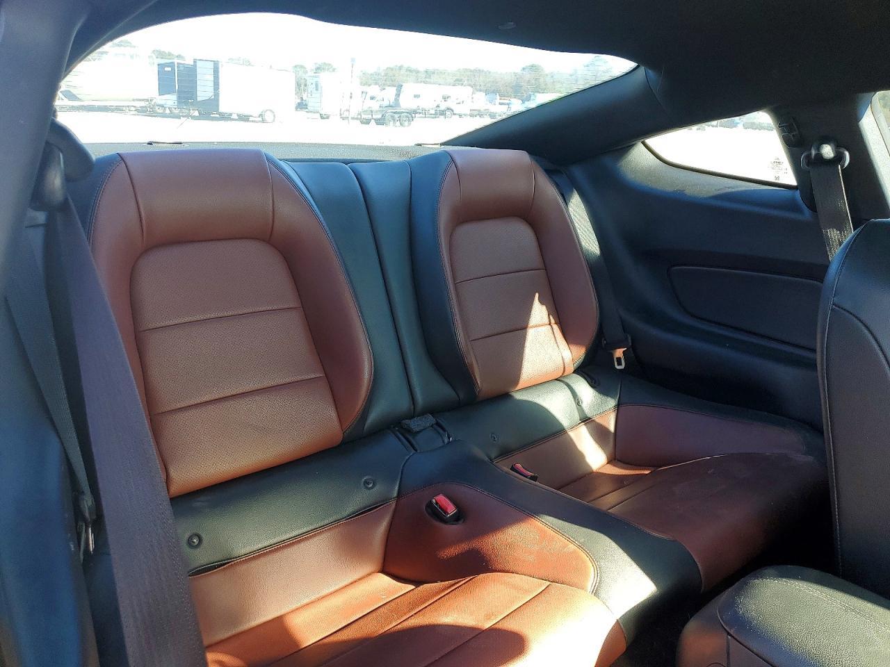 2015 Ford Mustang - zdjęcie 10