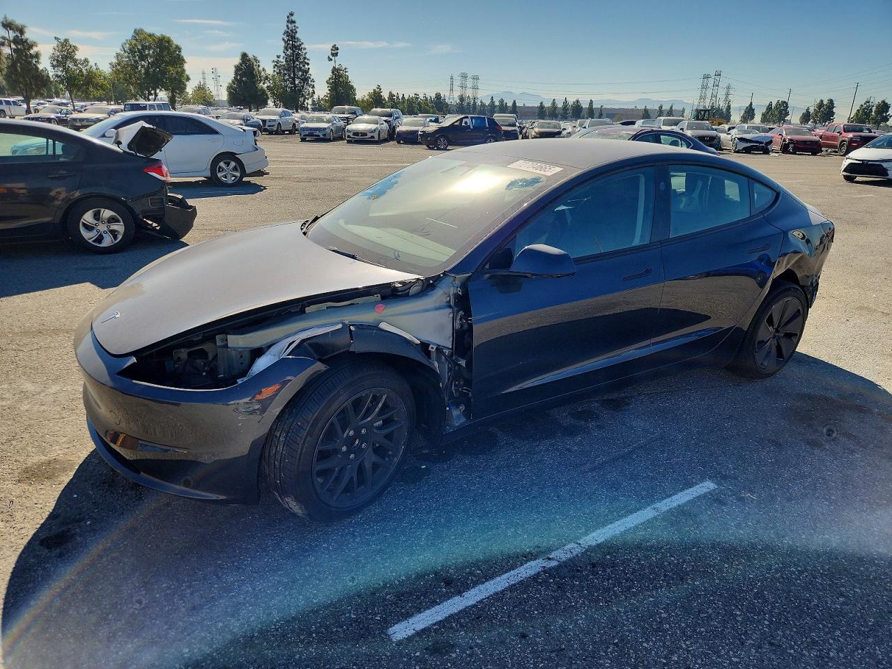 2025 Tesla Model 3 - zdjęcie główne