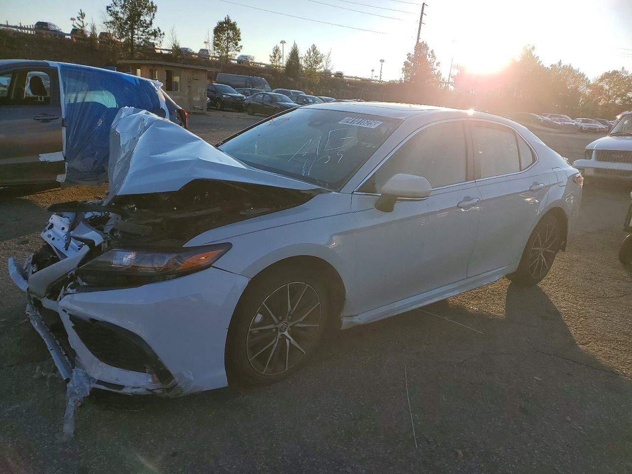 2024 Toyota Camry Se - zdjęcie główne