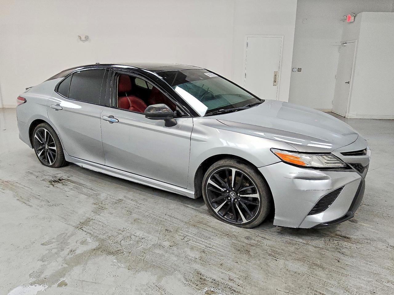 2019 Toyota Camry Xse - zdjęcie 4