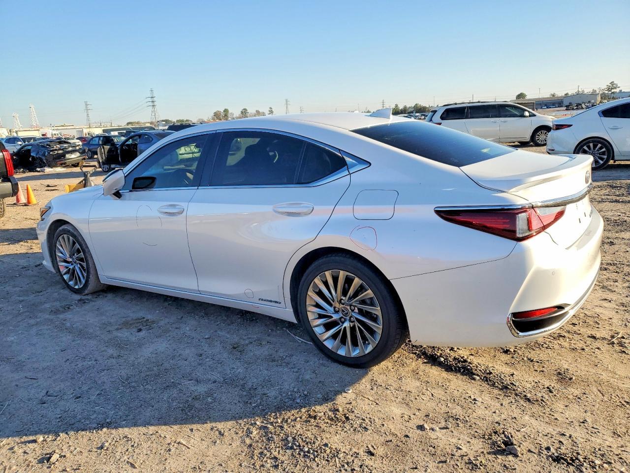 2019 Lexus Es 300H - zdjęcie 2