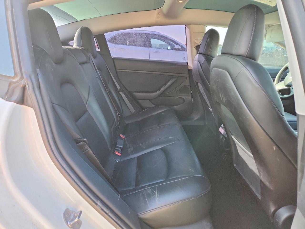 2019 Tesla Model 3 - zdjęcie 10