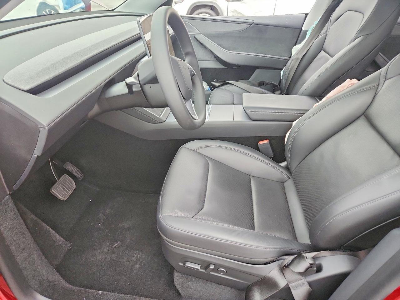 2026 Tesla Model Y - zdjęcie 7