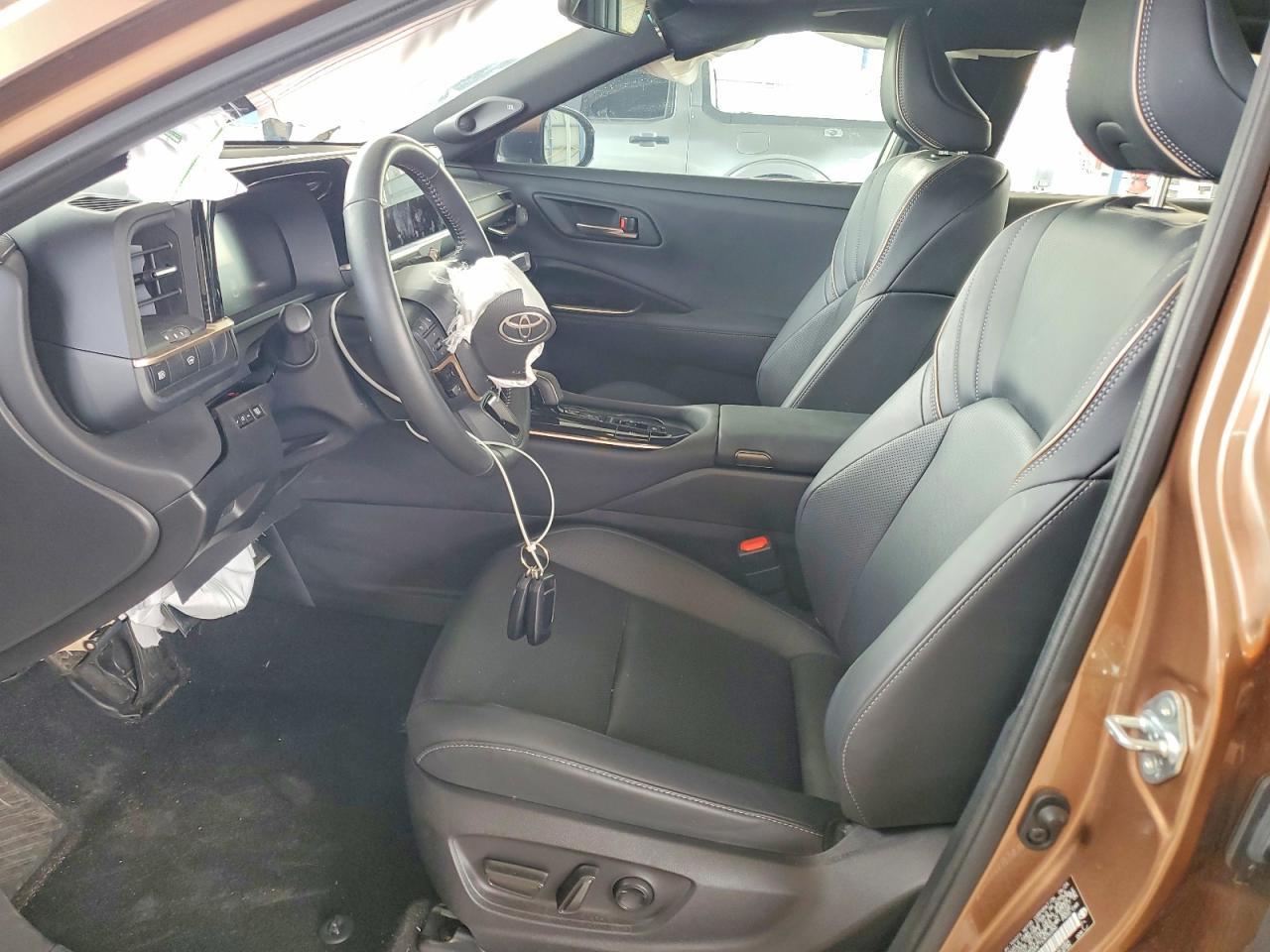 2025 Toyota Crown Xle - zdjęcie 7