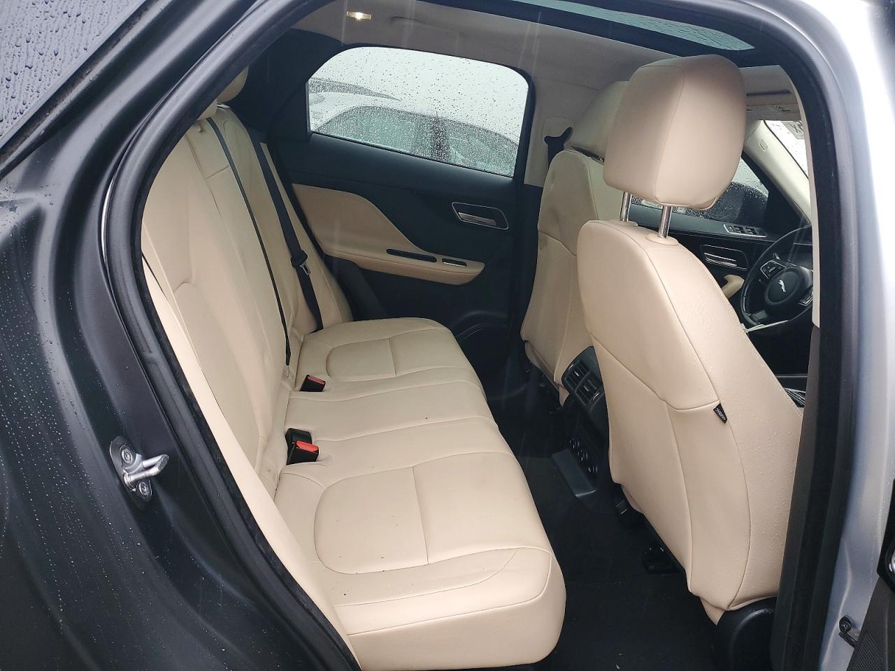 2017 Jaguar F-Pace - zdjęcie 11