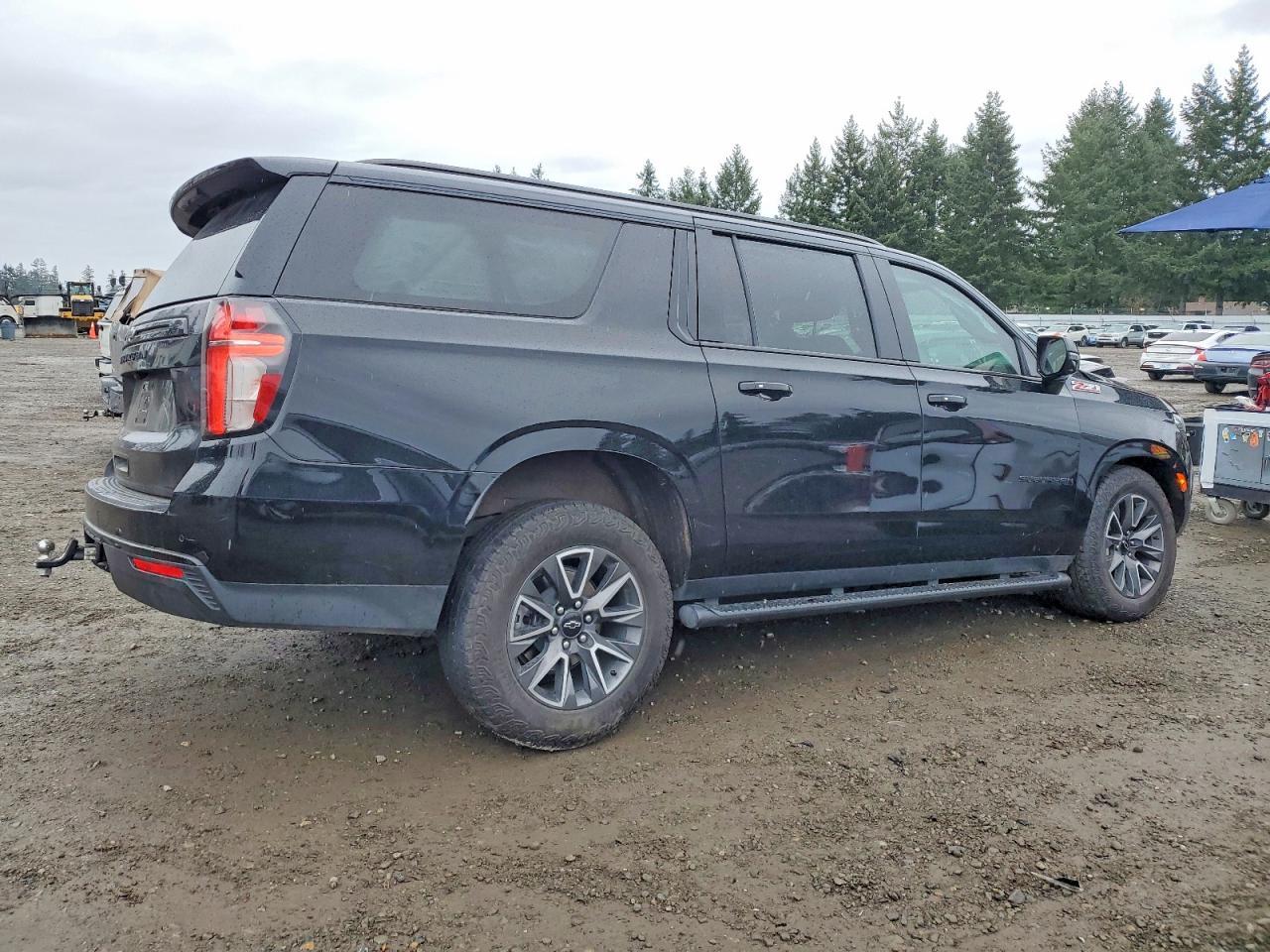 2023 Chevrolet Suburban K1500 Z71 - zdjęcie 3