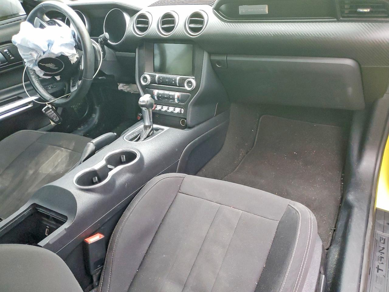 2021 Ford Mustang - zdjęcie 8