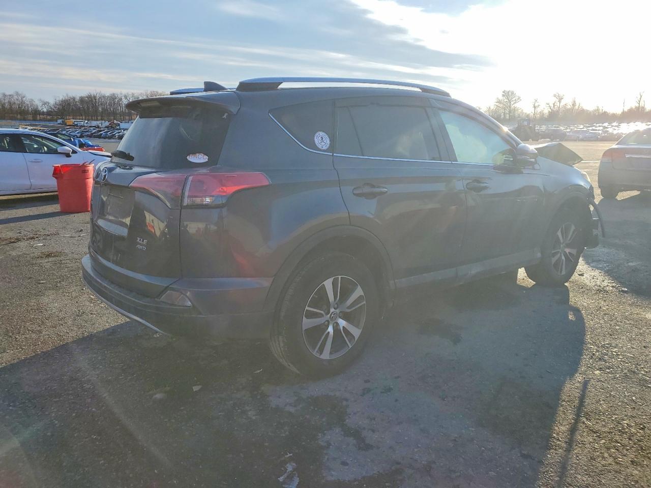 2016 Toyota Rav4 Xle - zdjęcie 3