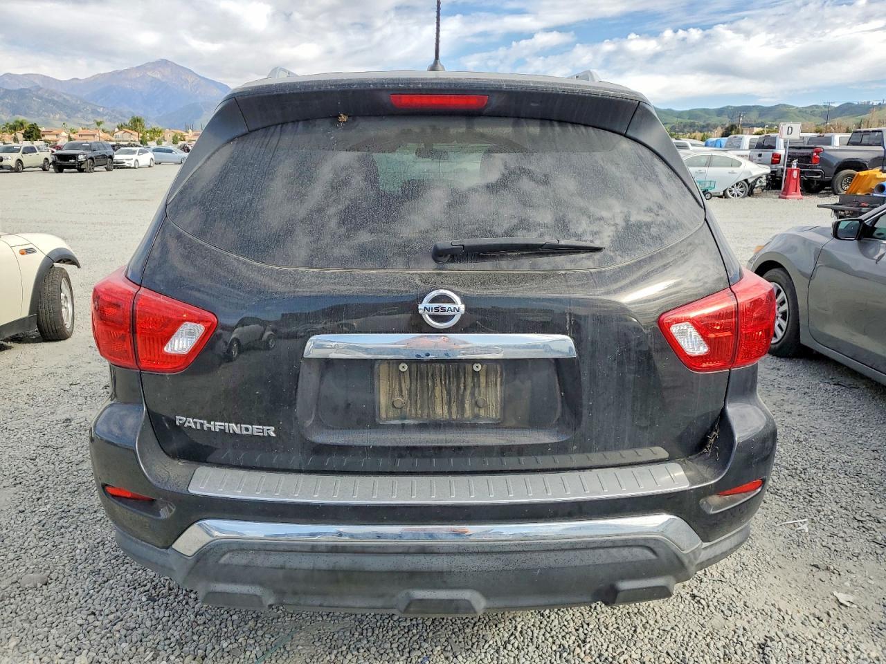 2017 Nissan Pathfinder S - zdjęcie 6