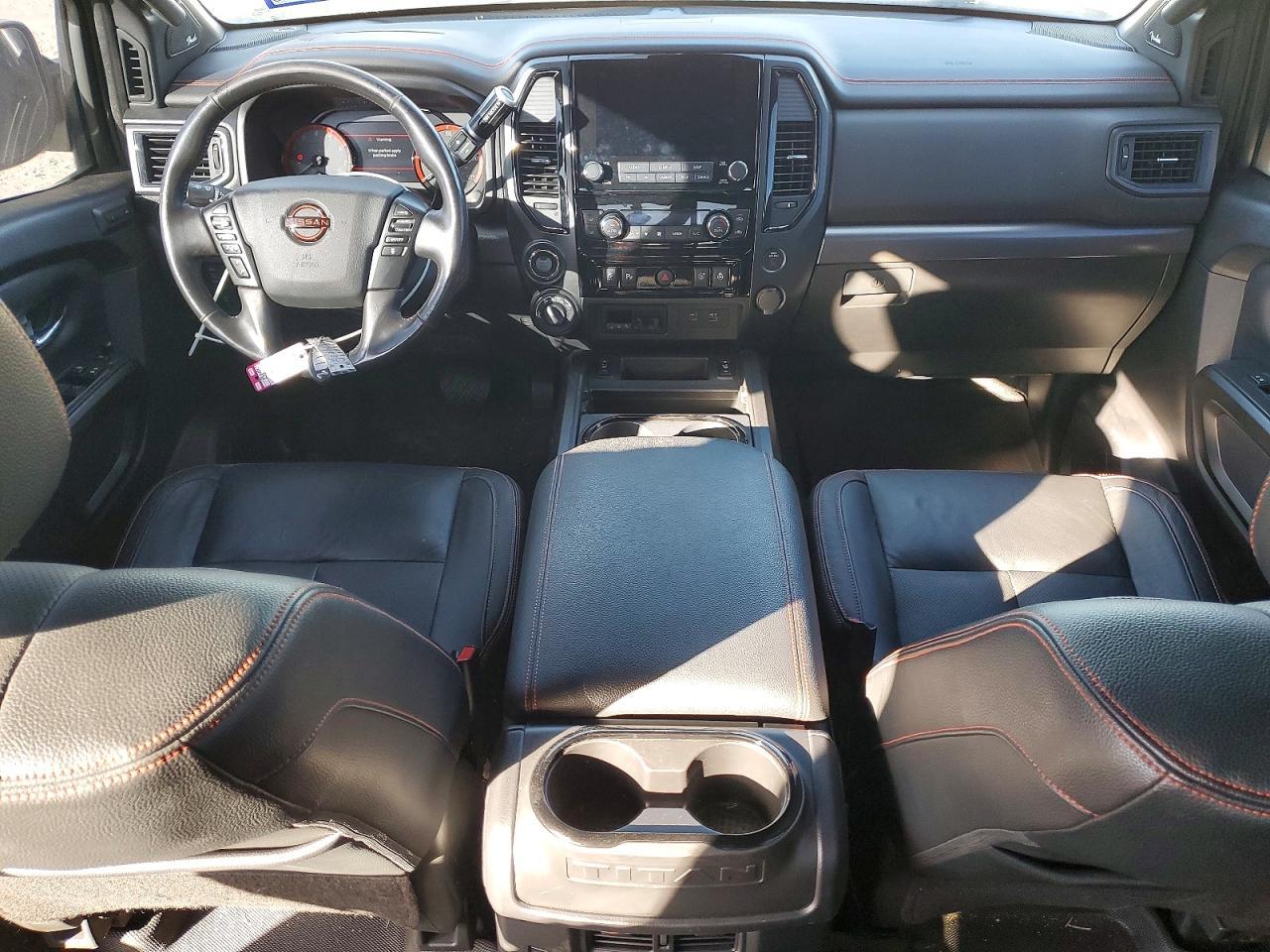 2021 Nissan Titan Sv - zdjęcie 8