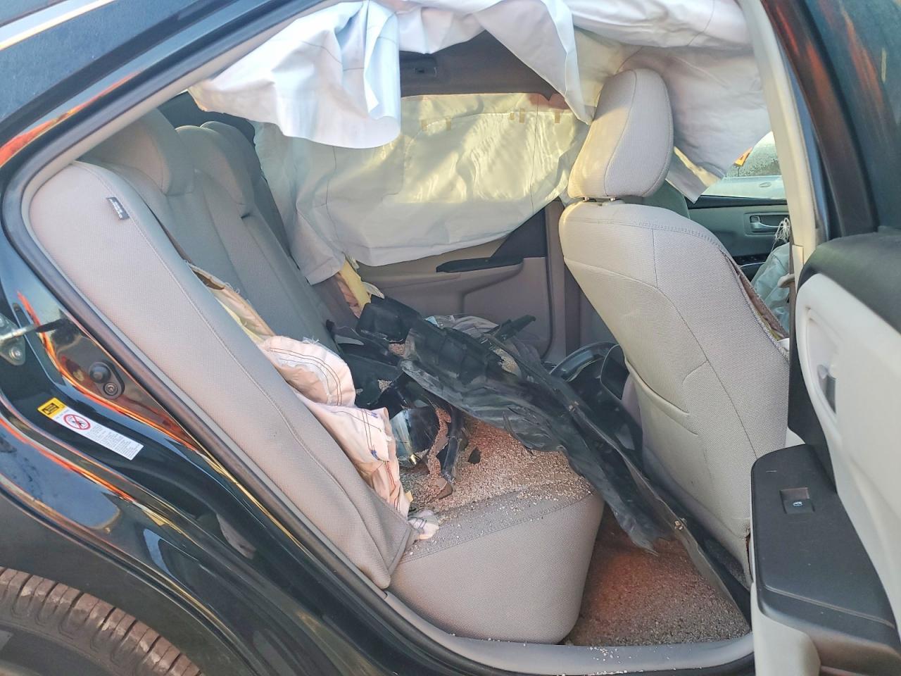 2016 Toyota Camry Le - zdjęcie 11