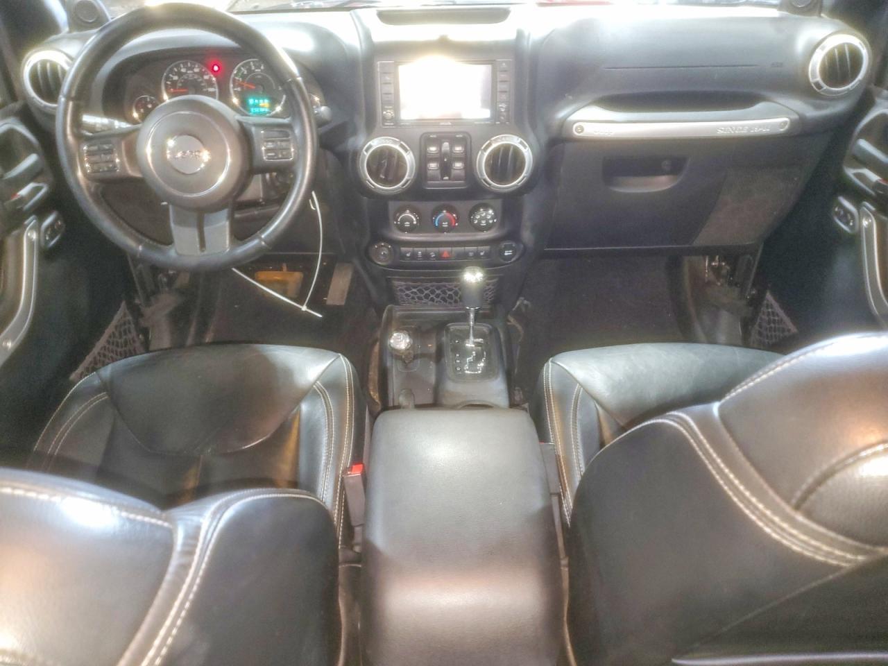 2014 Jeep Wrangler Unlimited Sahara - zdjęcie 8