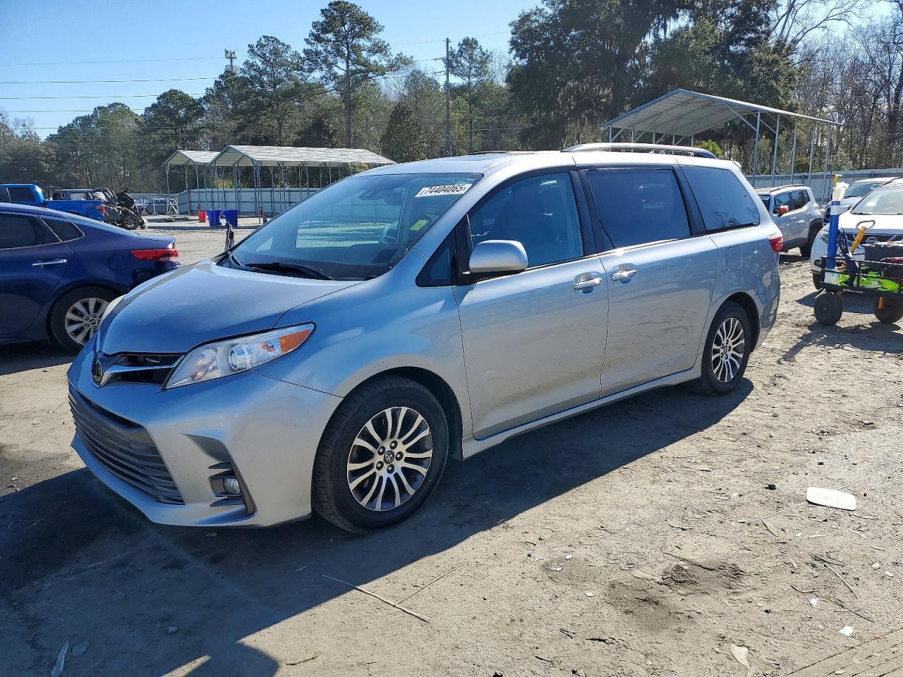 2019 Toyota Sienna Xle - zdjęcie główne