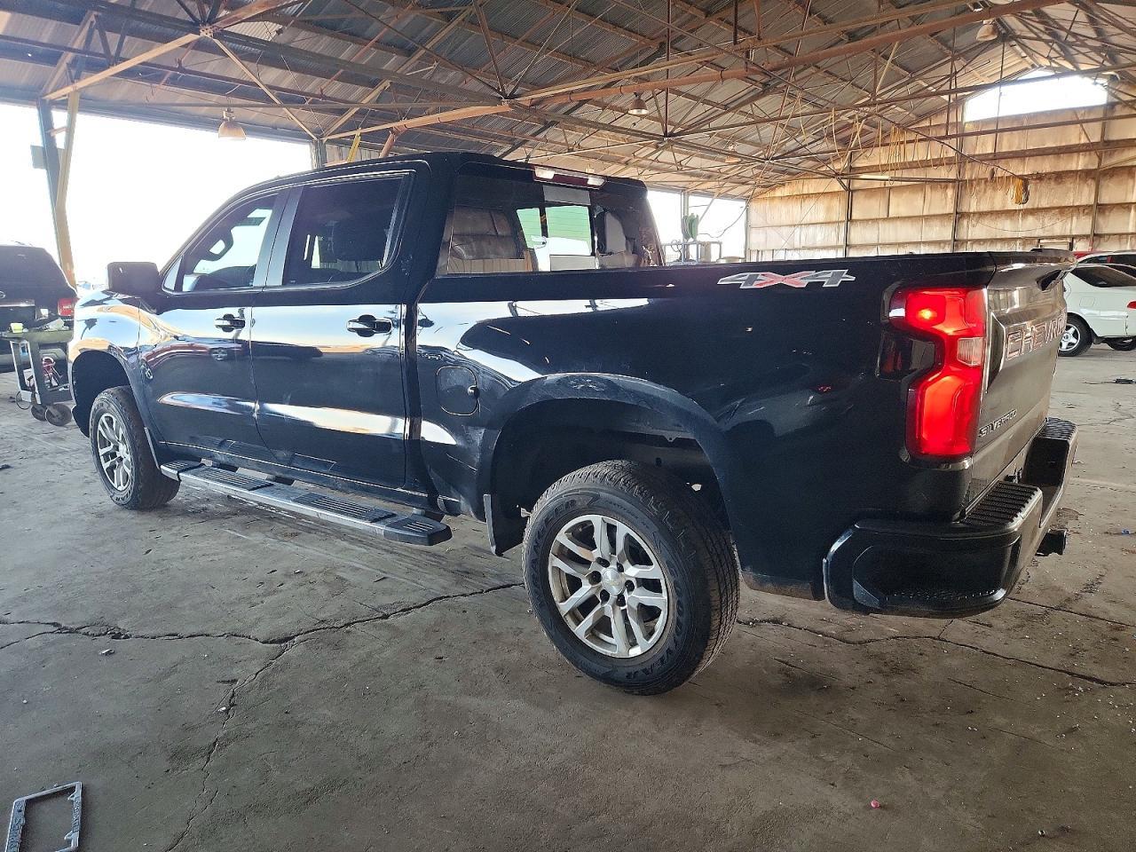 2020 Chevrolet Silverado K1500 Rst - zdjęcie 2