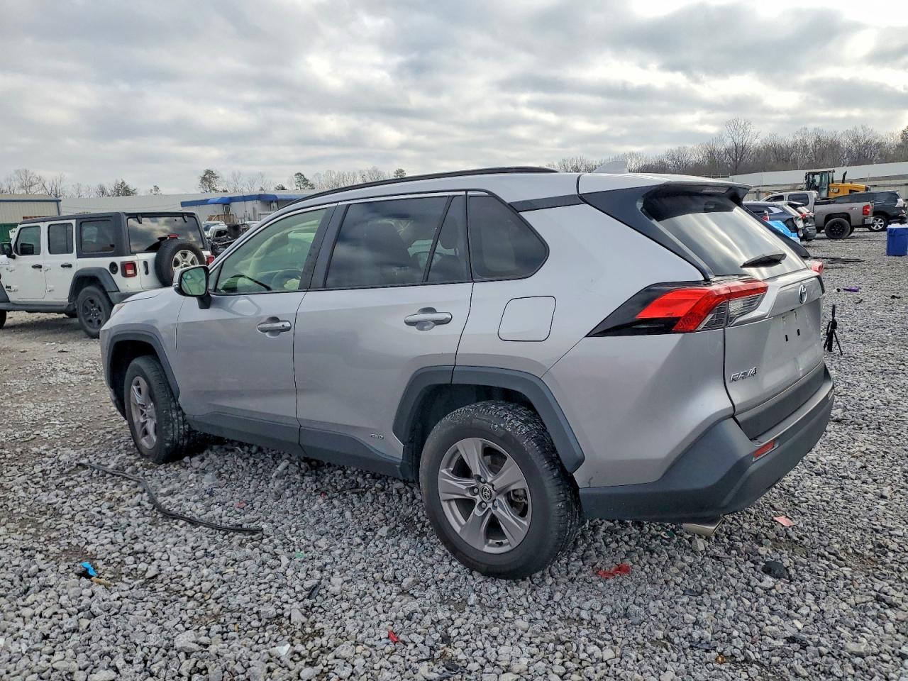 2022 Toyota Rav4 Xle - zdjęcie 2