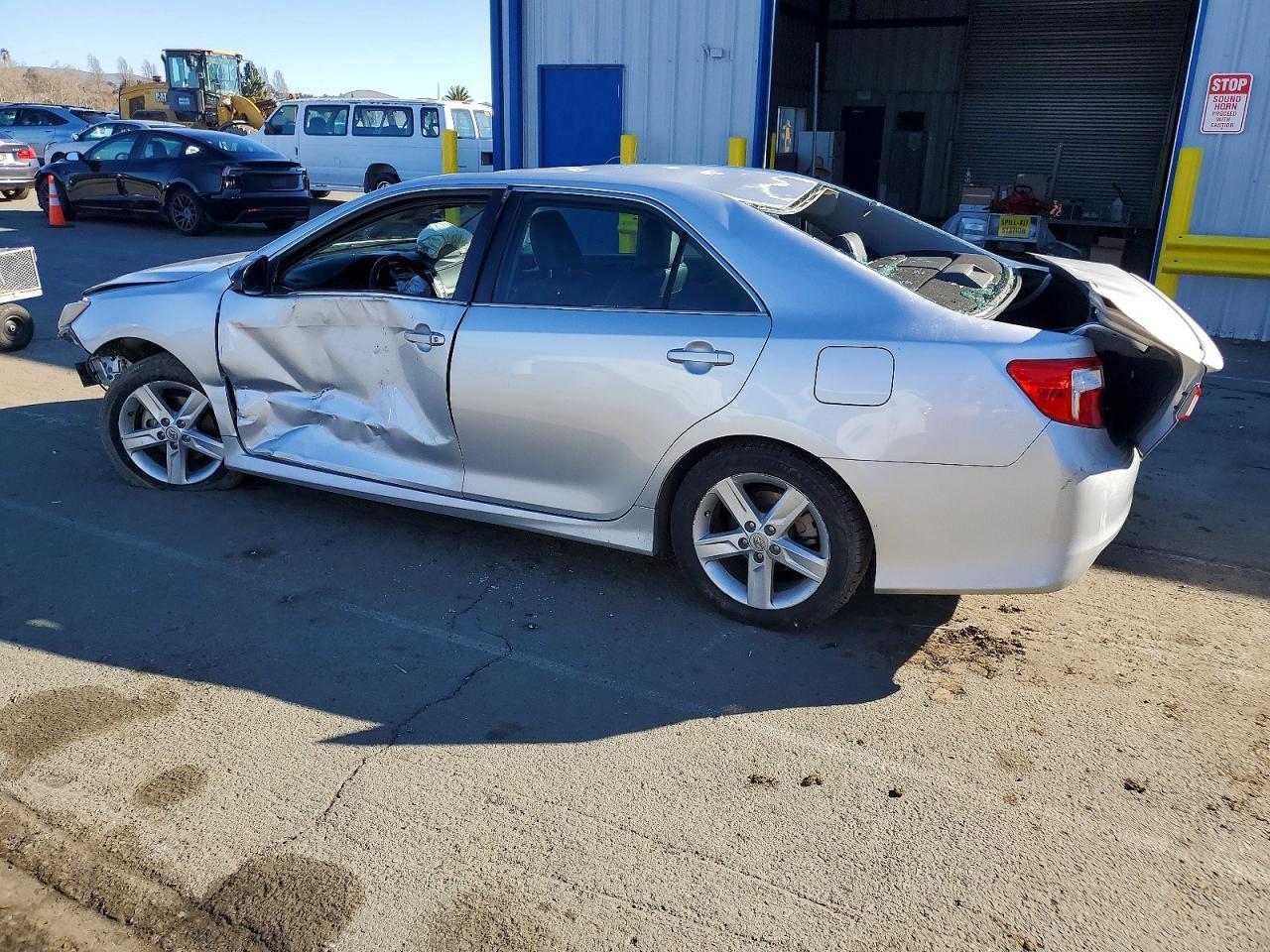 2013 Toyota Camry - zdjęcie 2