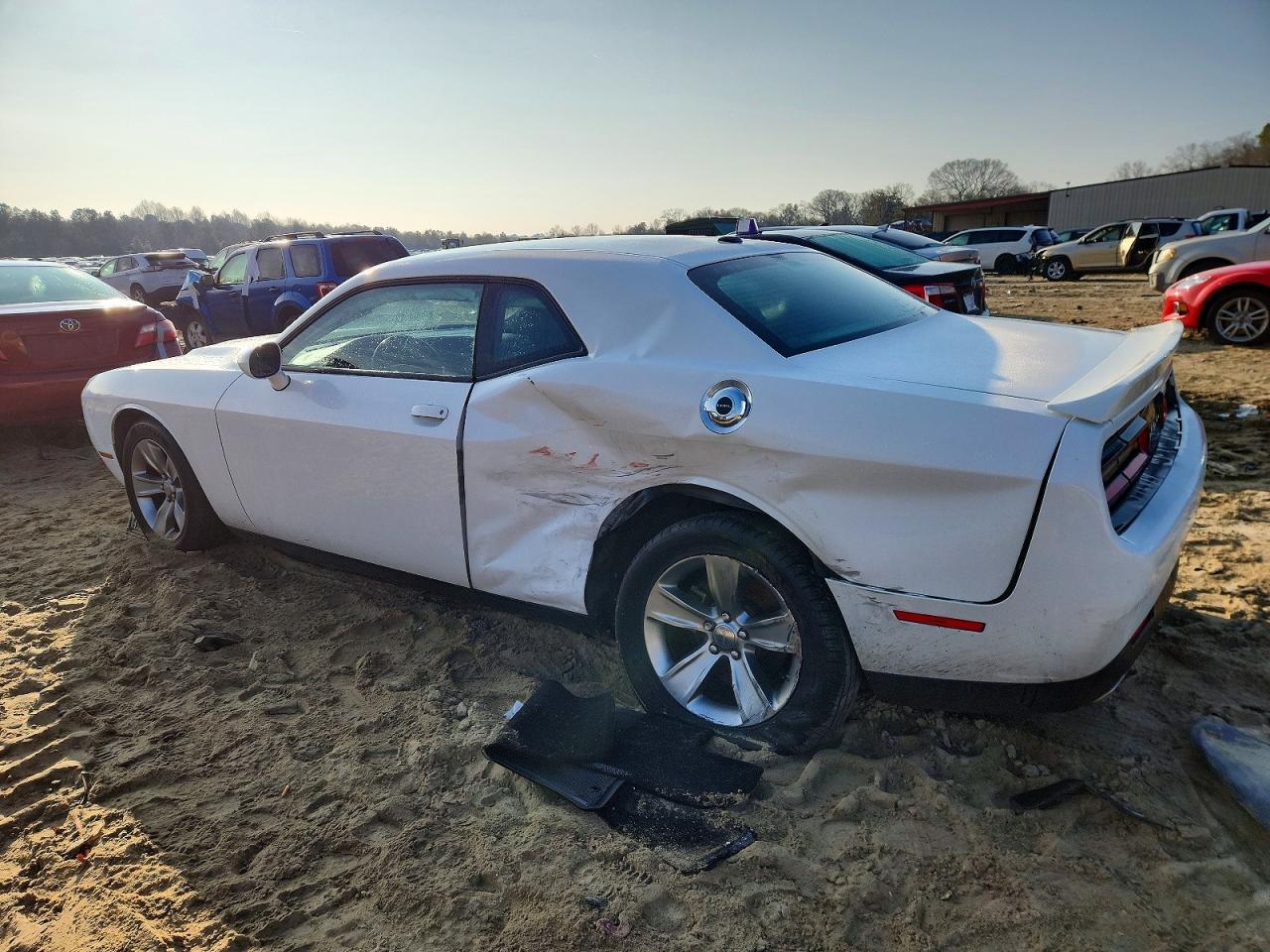 2022 Dodge Challenger Sxt - zdjęcie 2