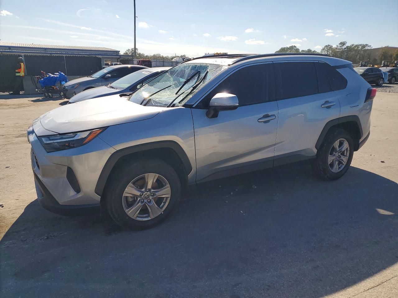 2024 Toyota Rav4 Xle - zdjęcie główne