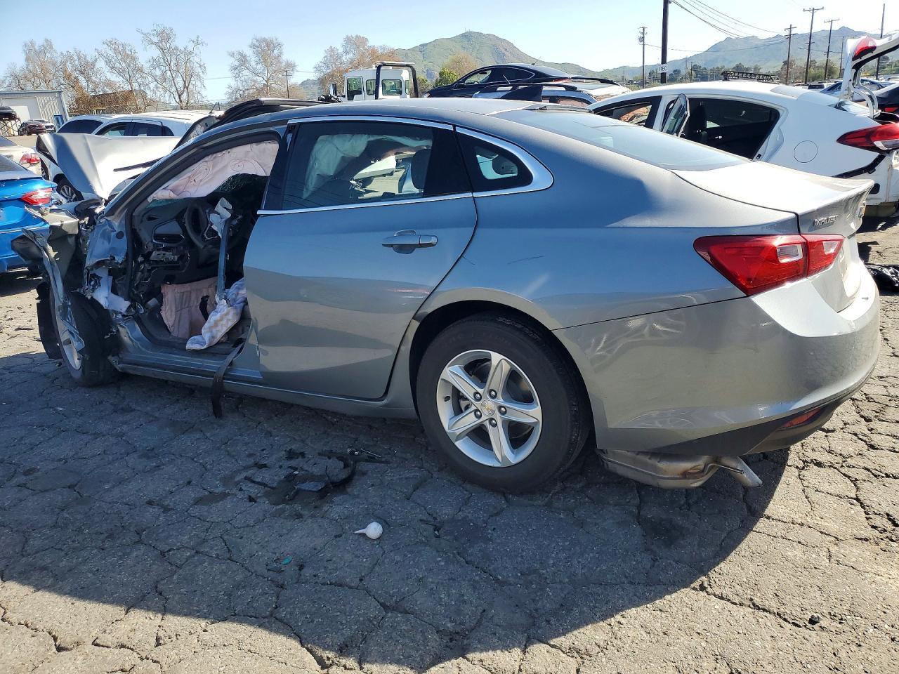 2023 Chevrolet Malibu Ls - zdjęcie 2