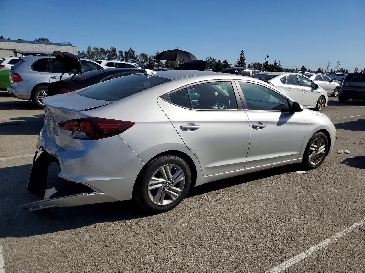 2020 Hyundai Elantra Sel - zdjęcie 3