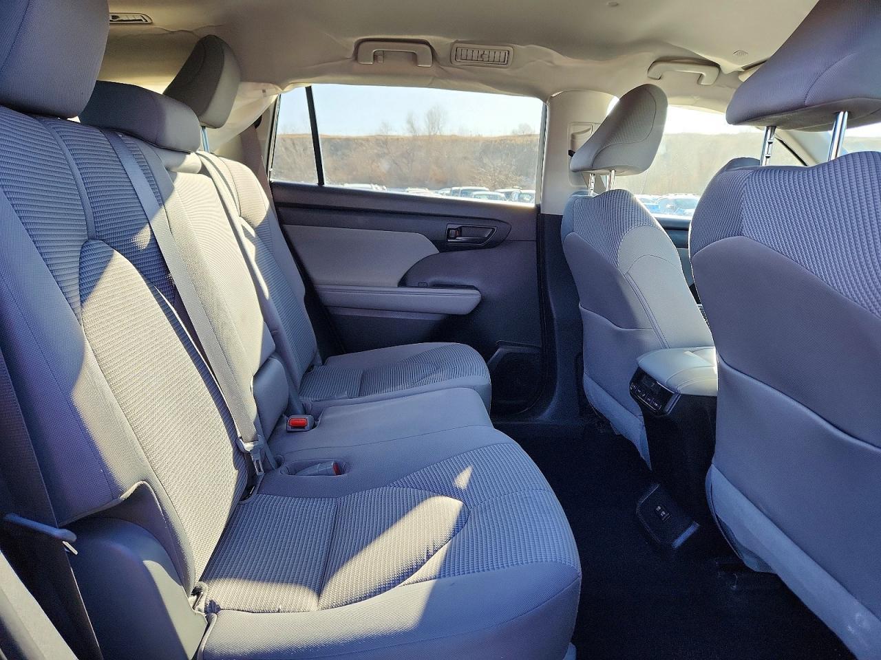 2020 Toyota Highlander Le - zdjęcie 11