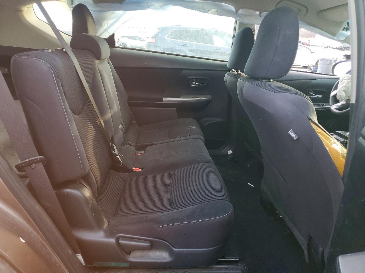 2015 Toyota Prius V - zdjęcie 10