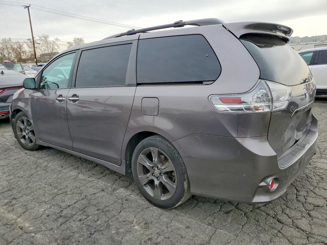 2015 Toyota Sienna Sport - zdjęcie 2