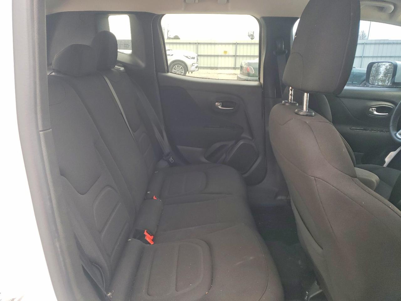2021 Jeep Renegade Latitude - zdjęcie 11