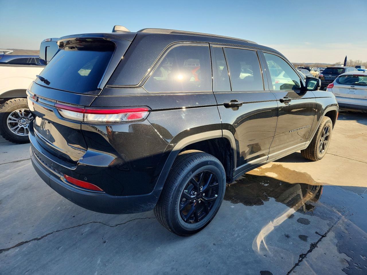 2025 Jeep Grand Cherokee Laredo - zdjęcie 3