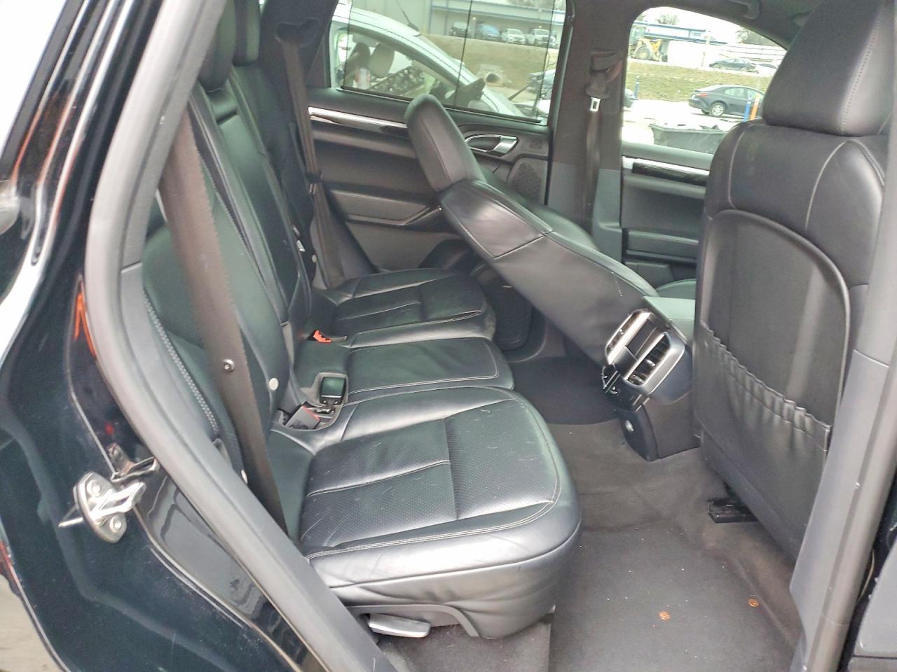 2014 Porsche Cayenne - zdjęcie 11