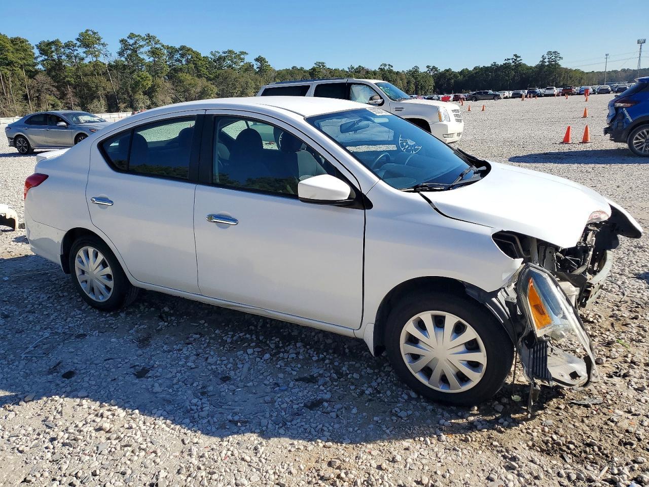 2019 Nissan Versa S - zdjęcie 4