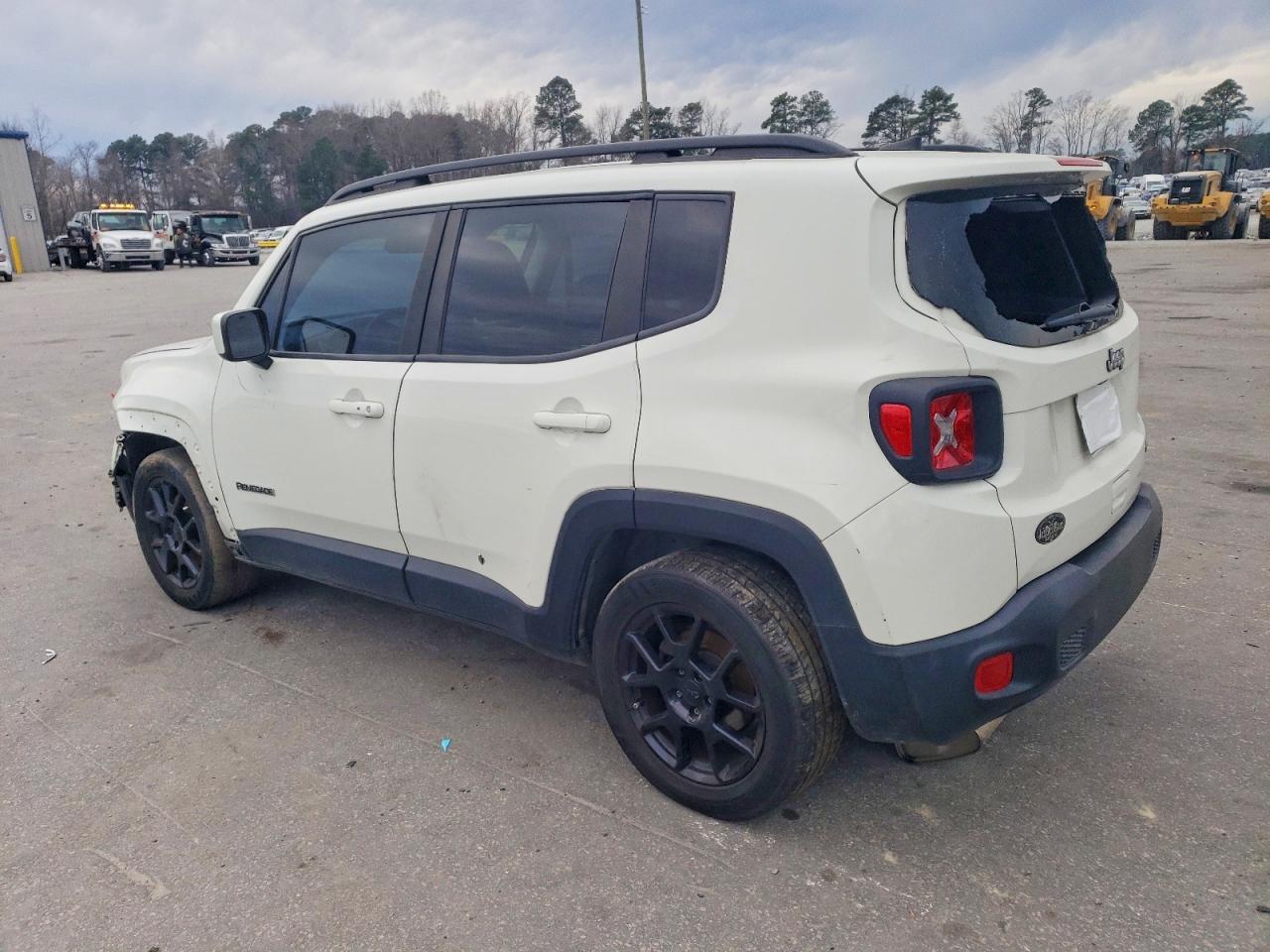 2021 Jeep Renegade Latitude - zdjęcie 2