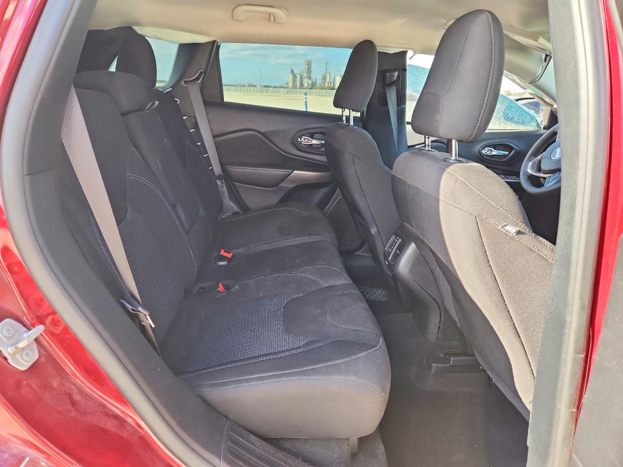 2021 Jeep Cherokee Latitude - zdjęcie 11