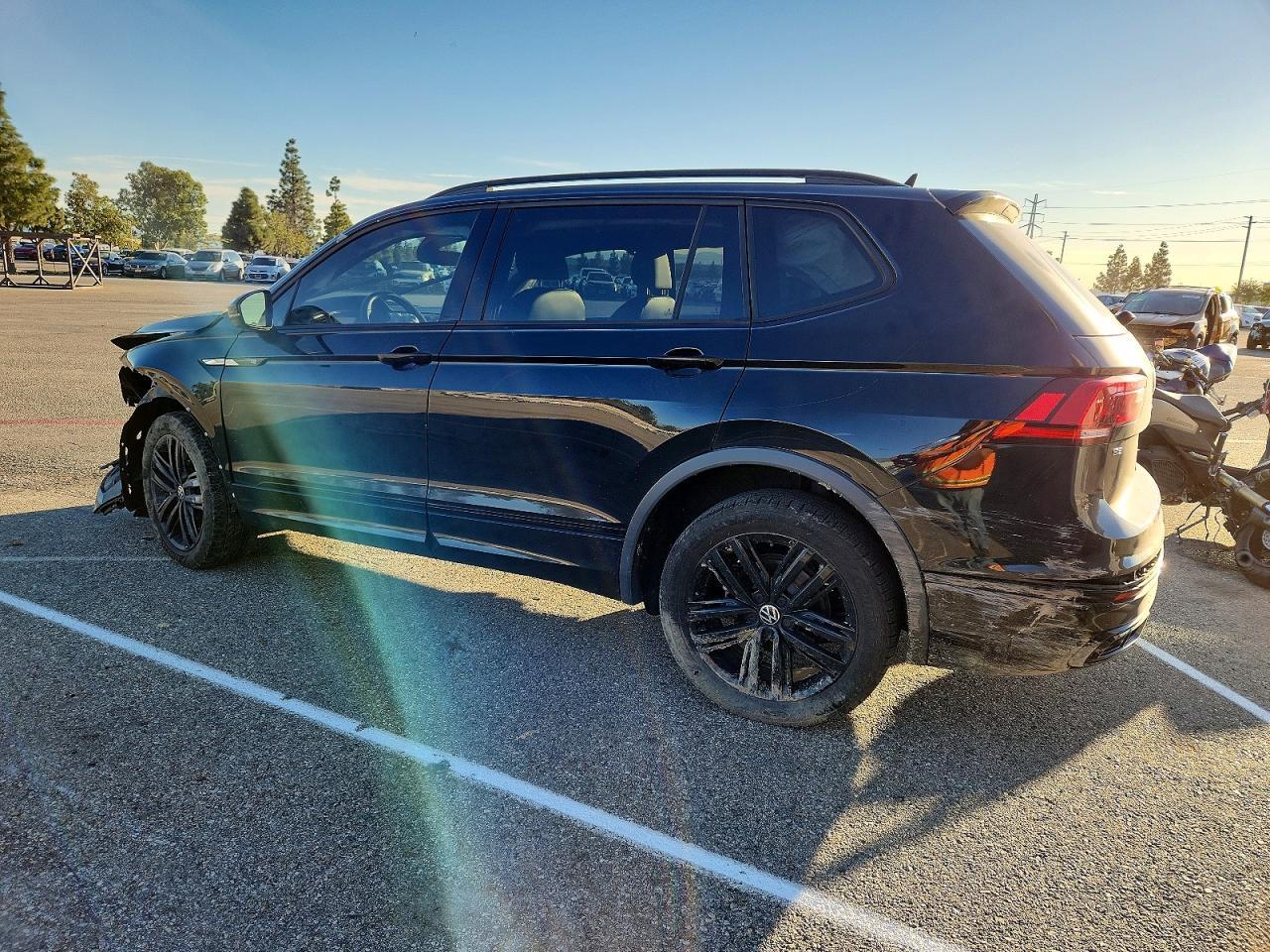 2022 Volkswagen Tiguan Se R-Line Black - zdjęcie 2