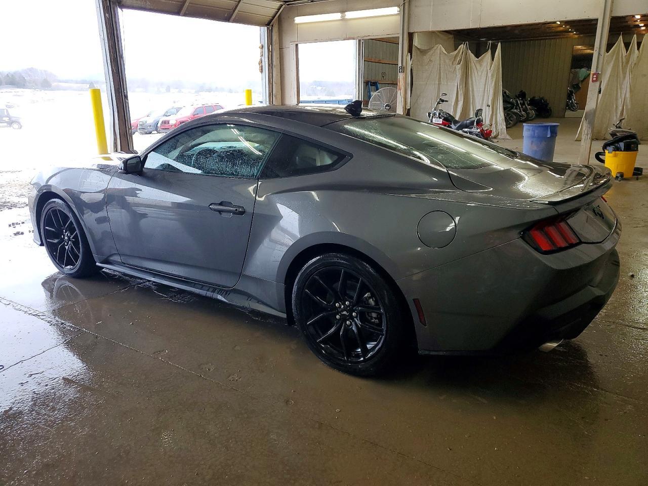 2025 Ford Mustang - zdjęcie 2