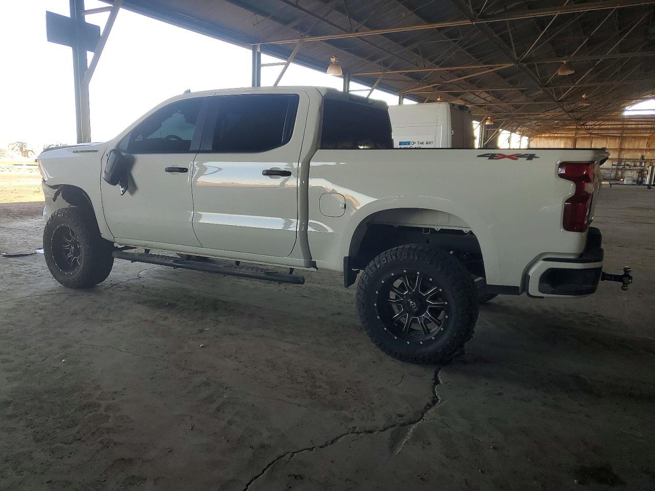 2022 Chevrolet Silverado K1500 Custom - zdjęcie 2