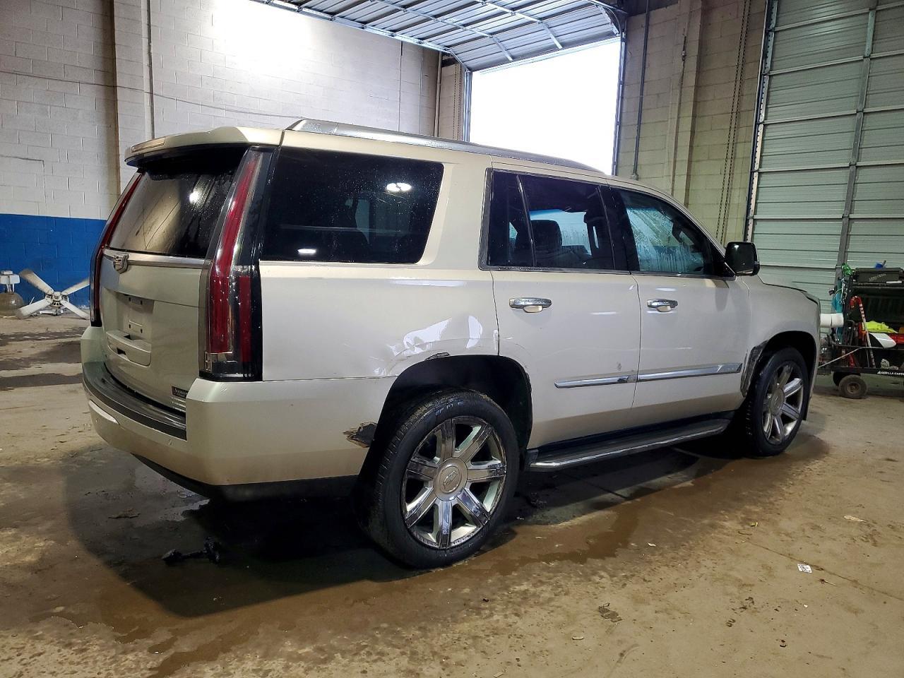2015 Cadillac Escalade Luxury - zdjęcie 3