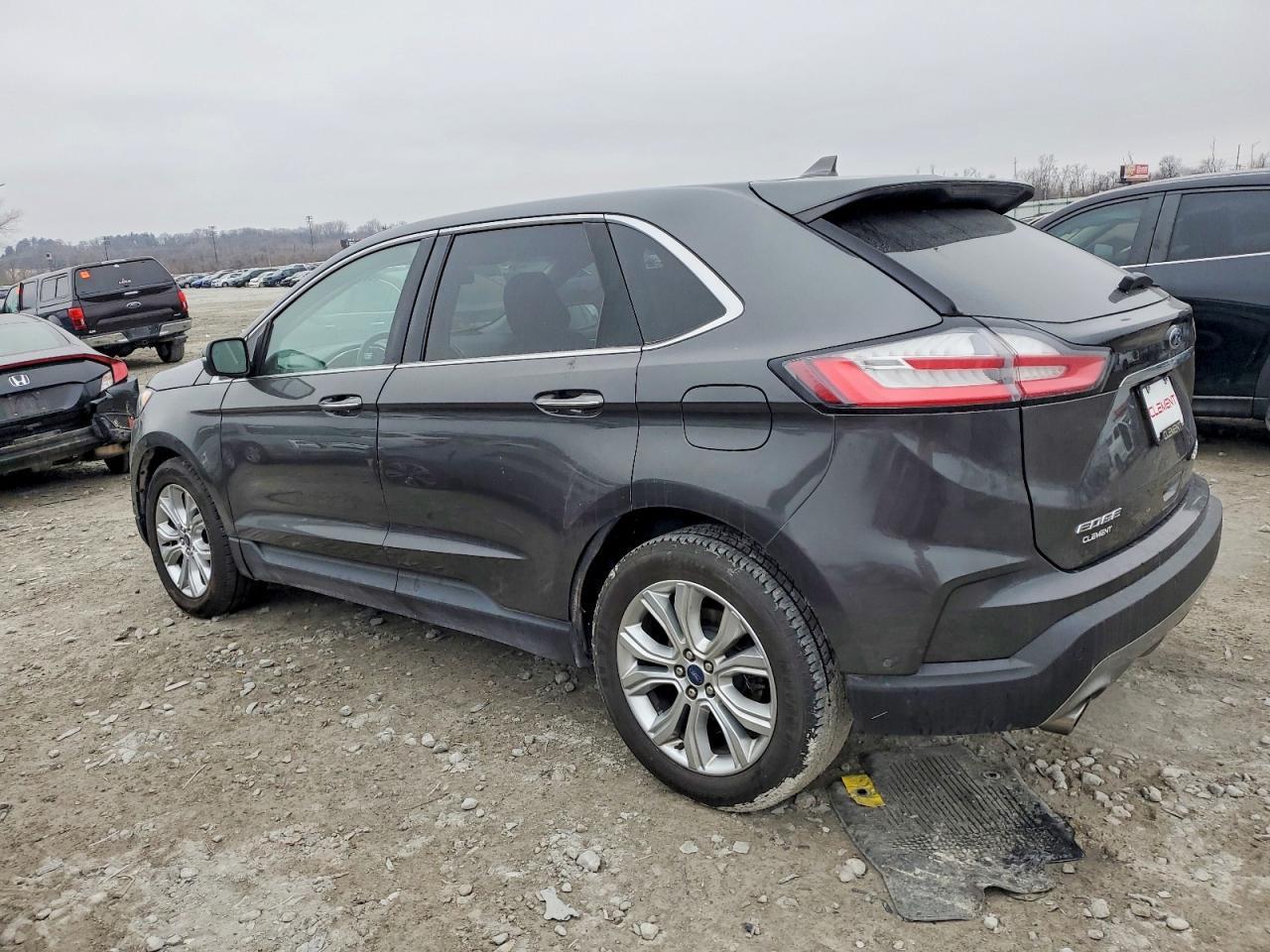 2020 Ford Edge Titanium - zdjęcie 2