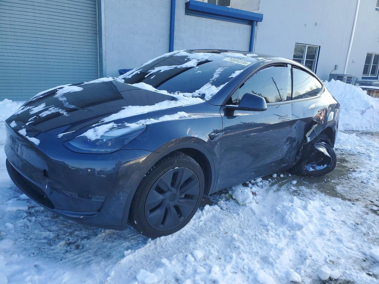 2025 Tesla Model Y - zdjęcie główne