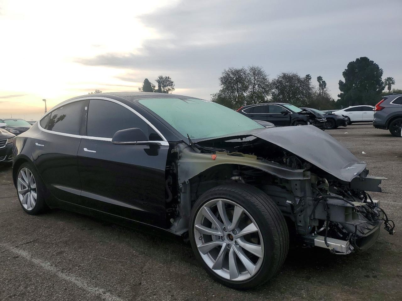 2020 Tesla Model 3 - zdjęcie 4