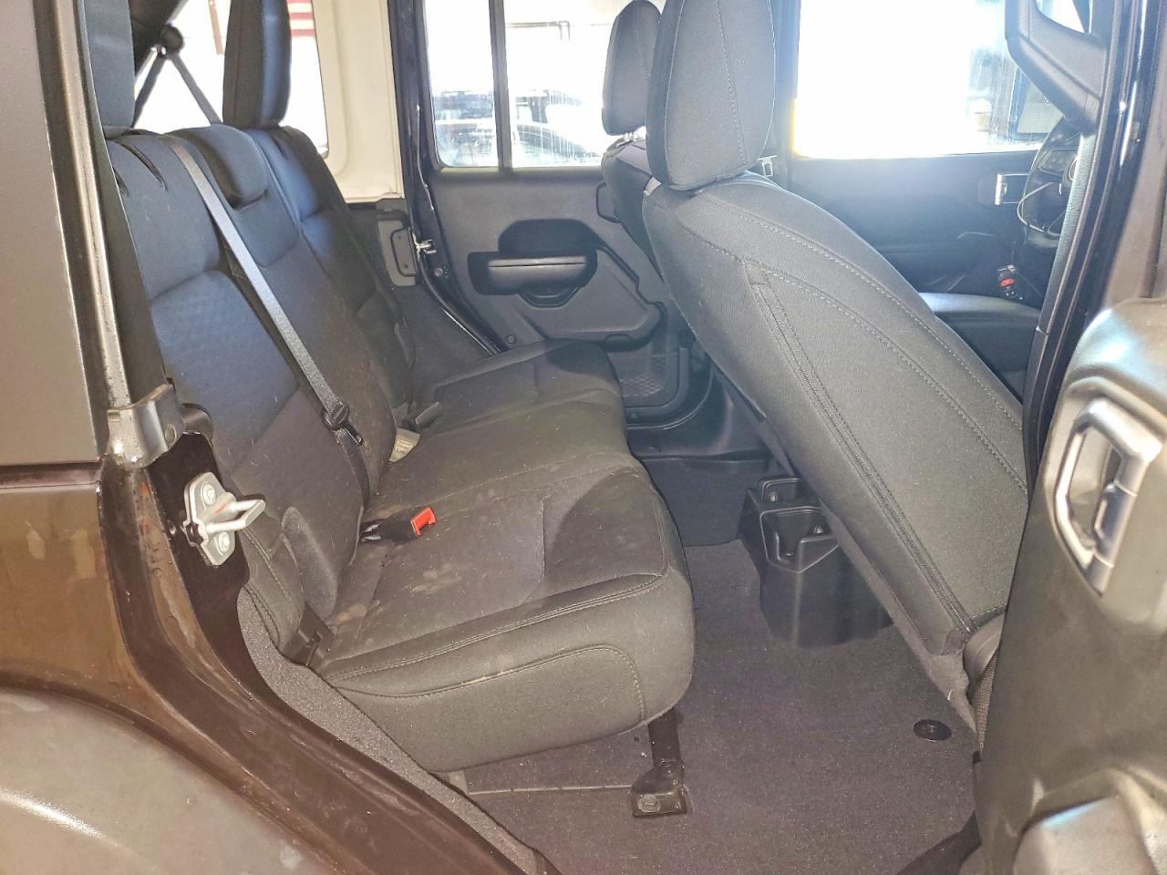 2020 Jeep Wrangler Unlimited Sport - zdjęcie 10