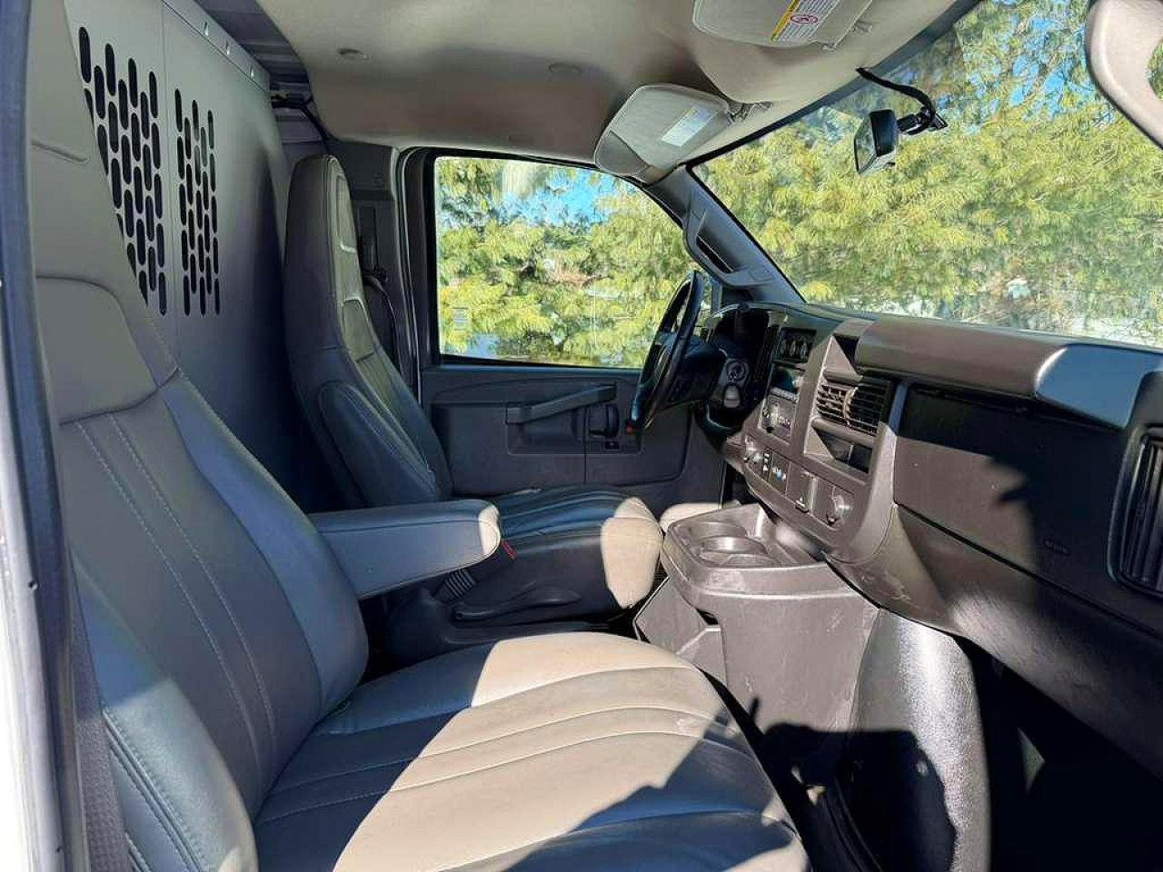 2021 Chevrolet Express G2500 - zdjęcie 10