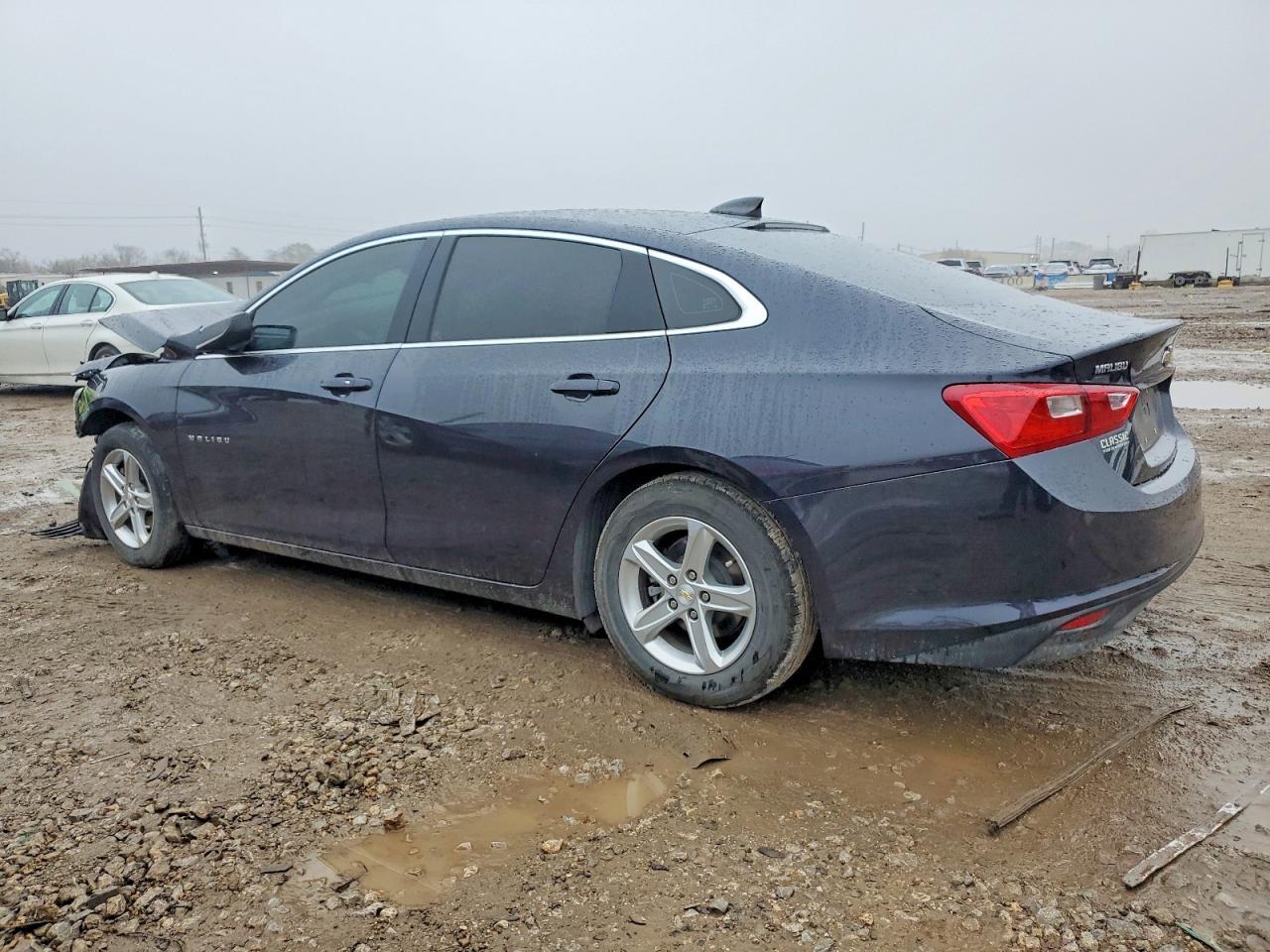 2022 Chevrolet Malibu Ls - zdjęcie 2