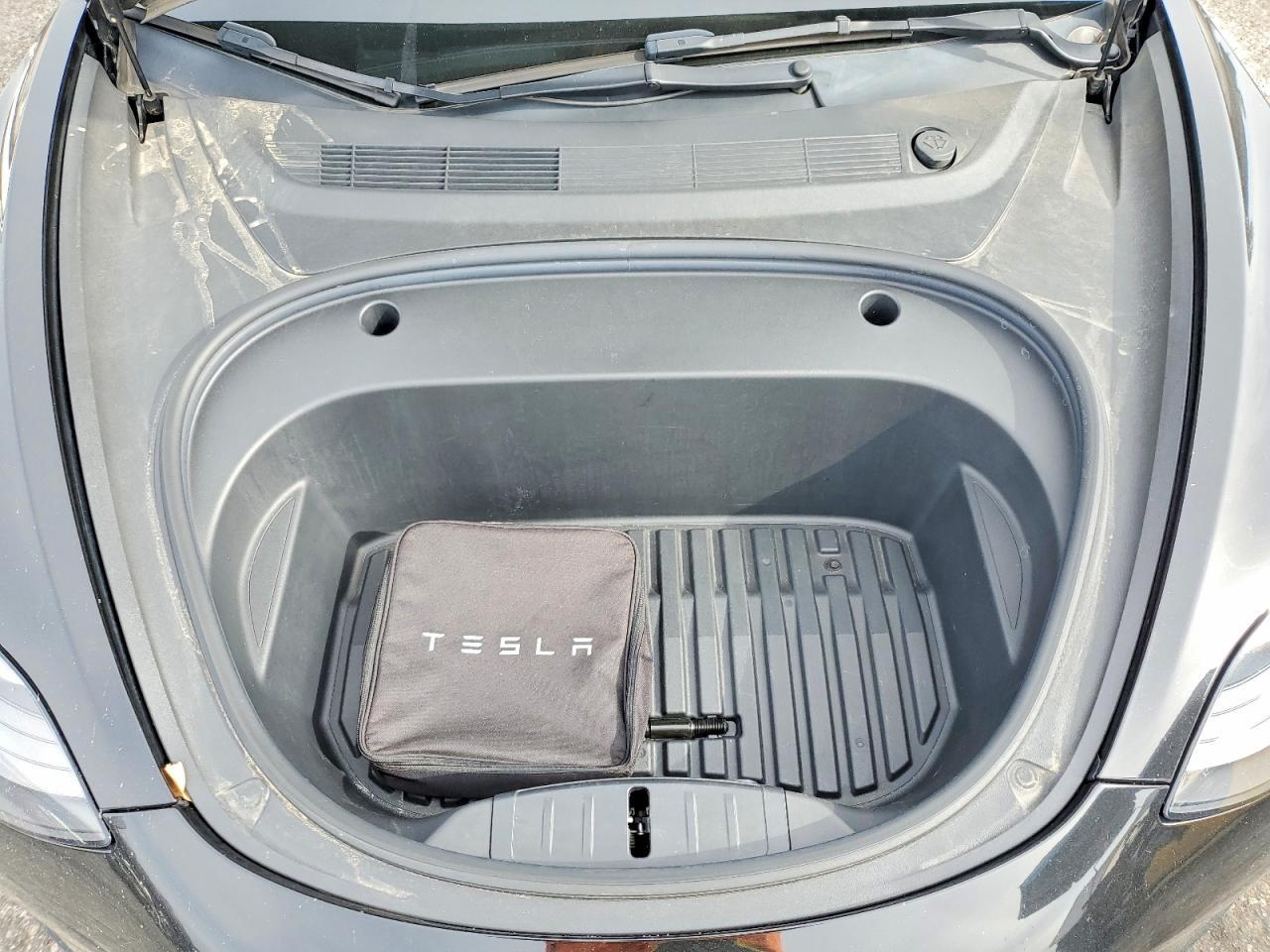 2022 Tesla Model 3 - zdjęcie 11