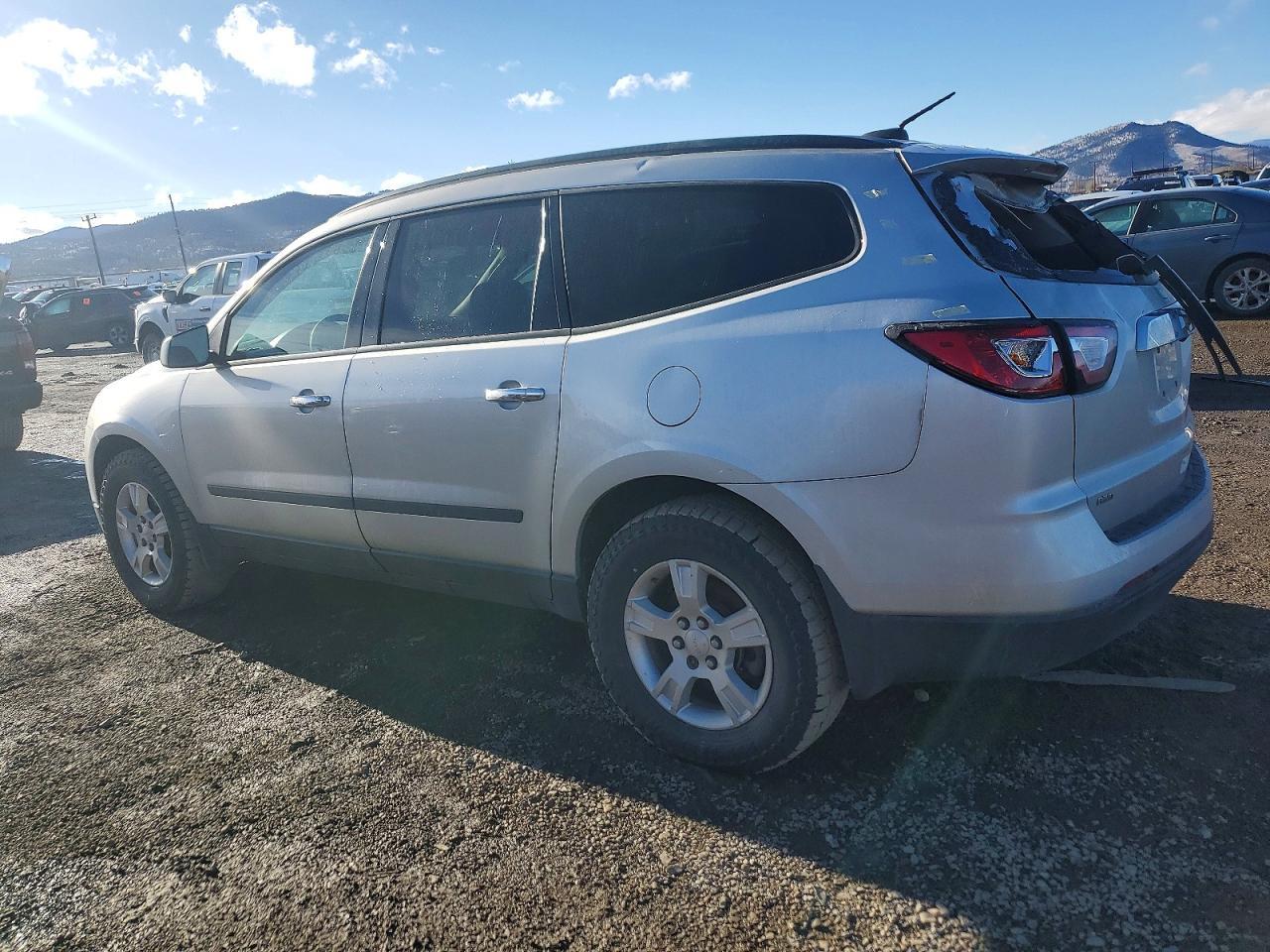 2016 Chevrolet Traverse Ls - zdjęcie 2