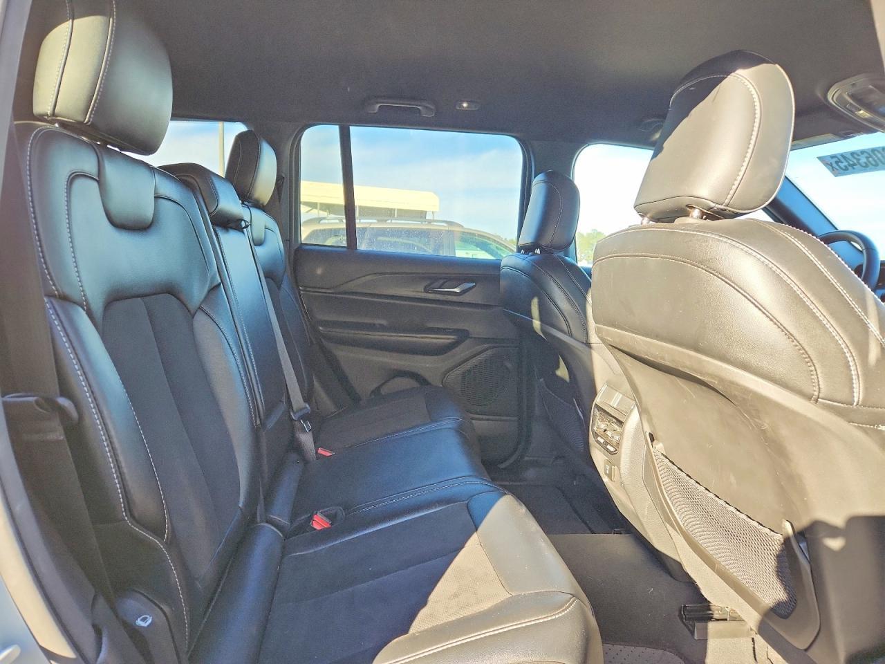 2024 Jeep Grand Cherokee Laredo - zdjęcie 11