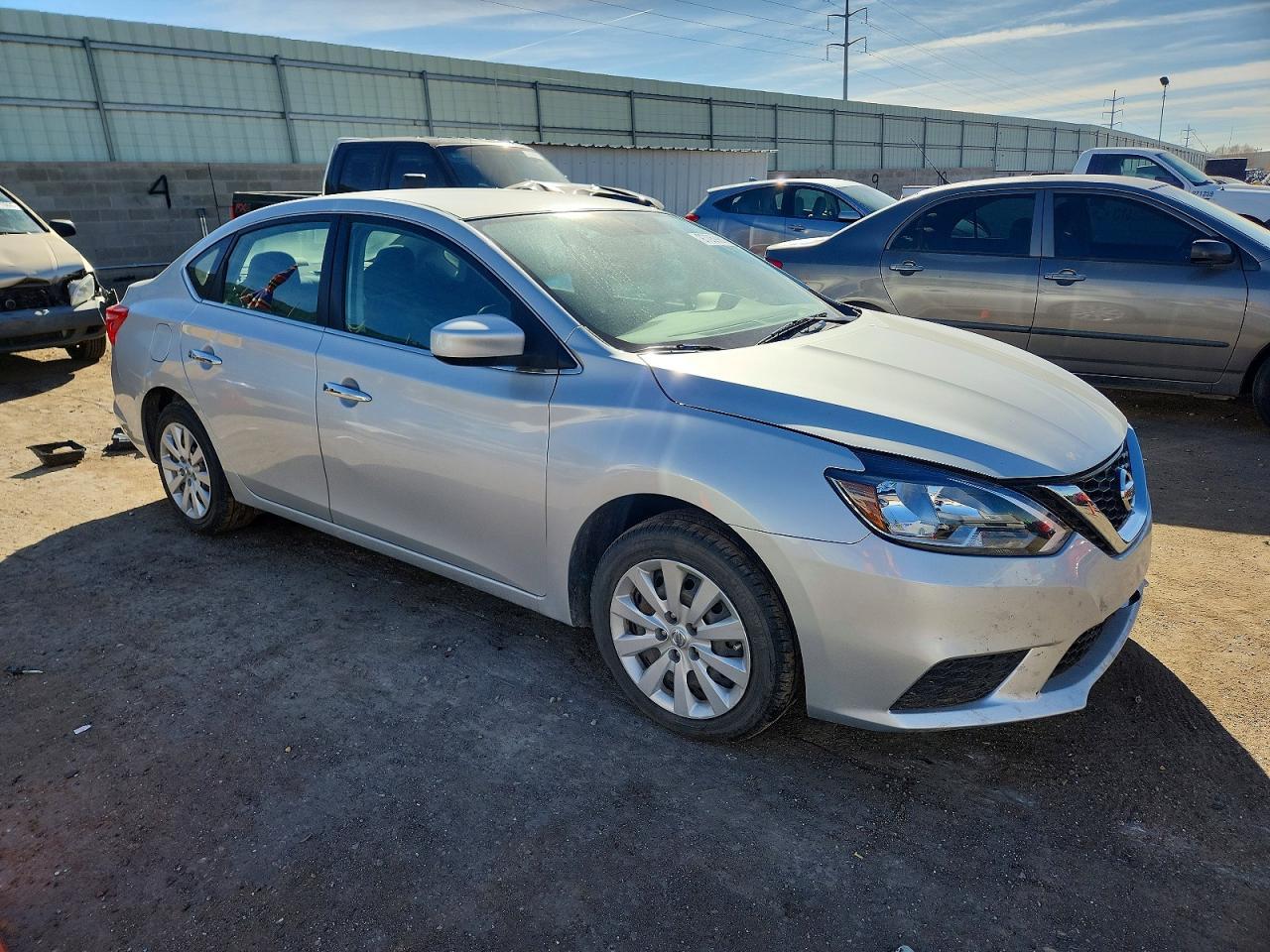 2017 Nissan Sentra S - zdjęcie 4