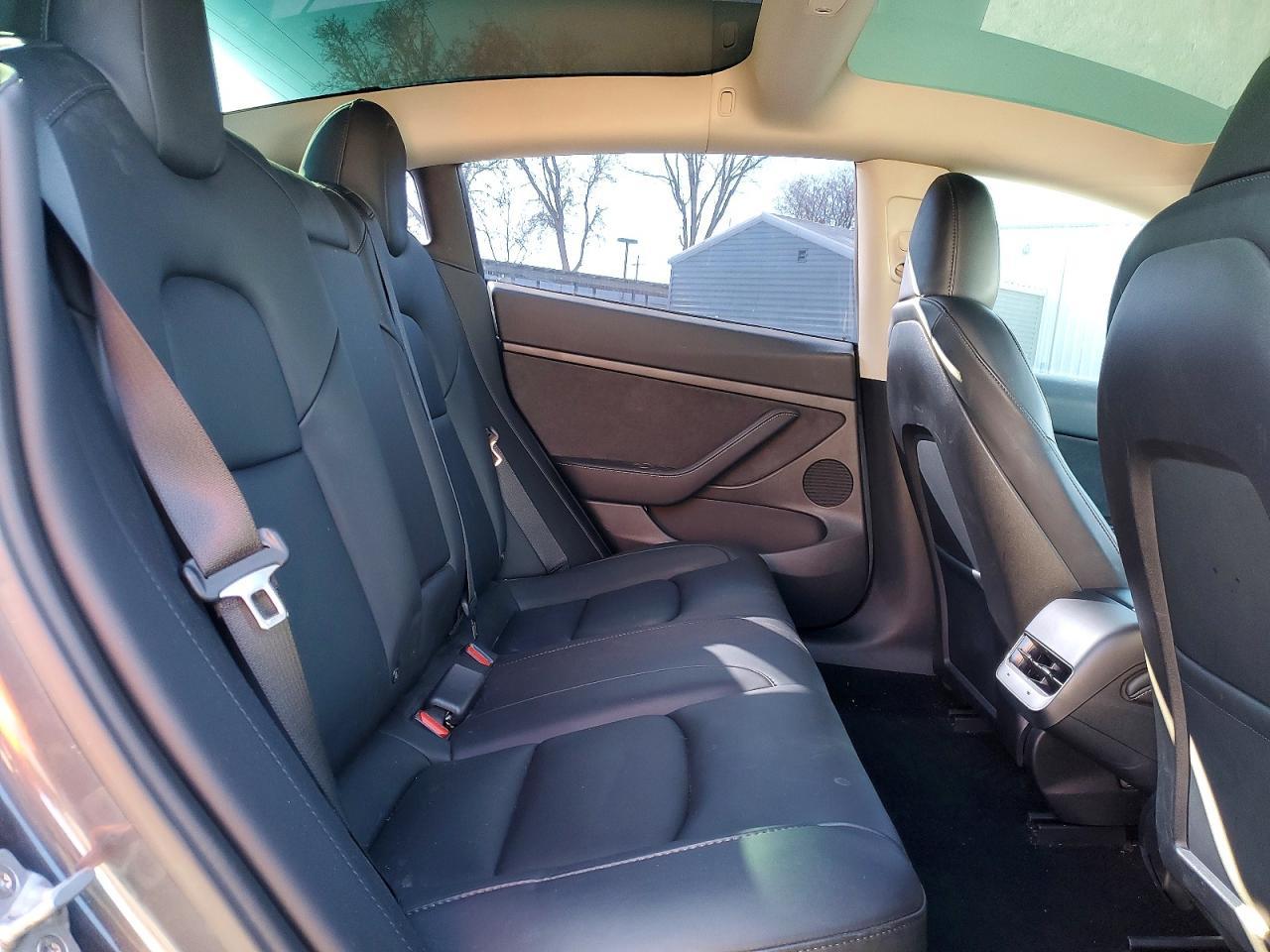 2023 Tesla Model 3 - zdjęcie 10