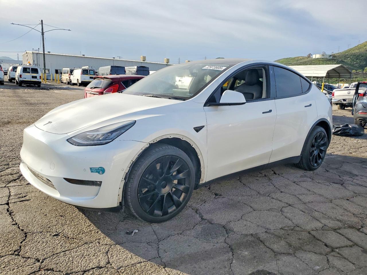 2022 Tesla Model Y - zdjęcie główne