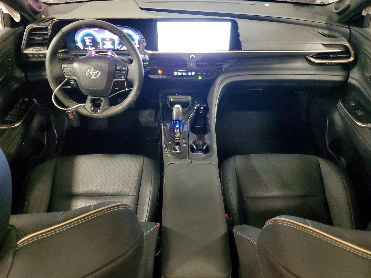 2025 Toyota Crown Signia Xle - zdjęcie 8